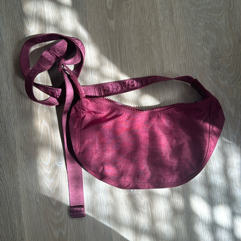 NWOT oxblood small crescent baggu